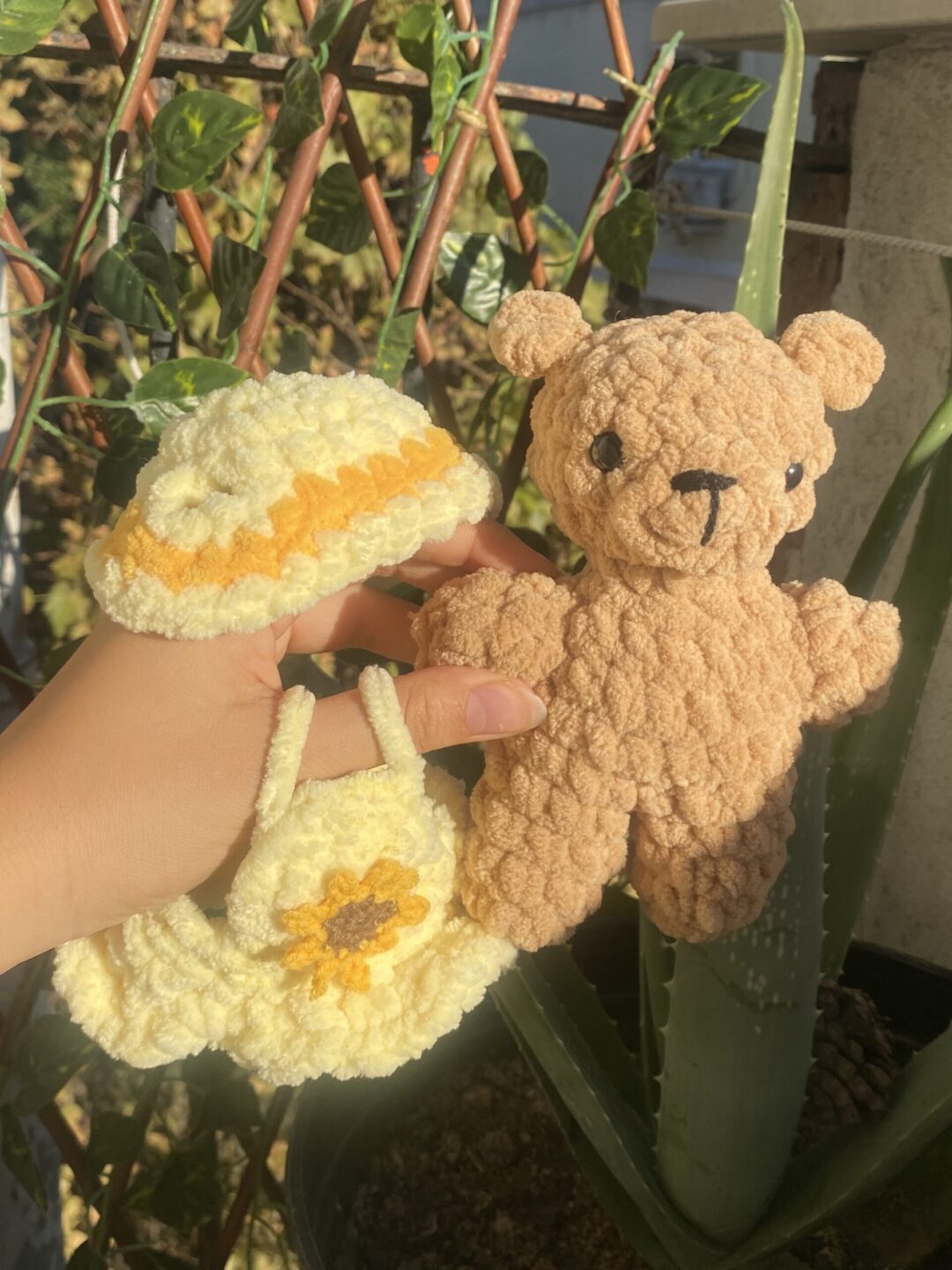 IMG_2466 Слънчогледово Мече с Аксесоари – Амигуруми